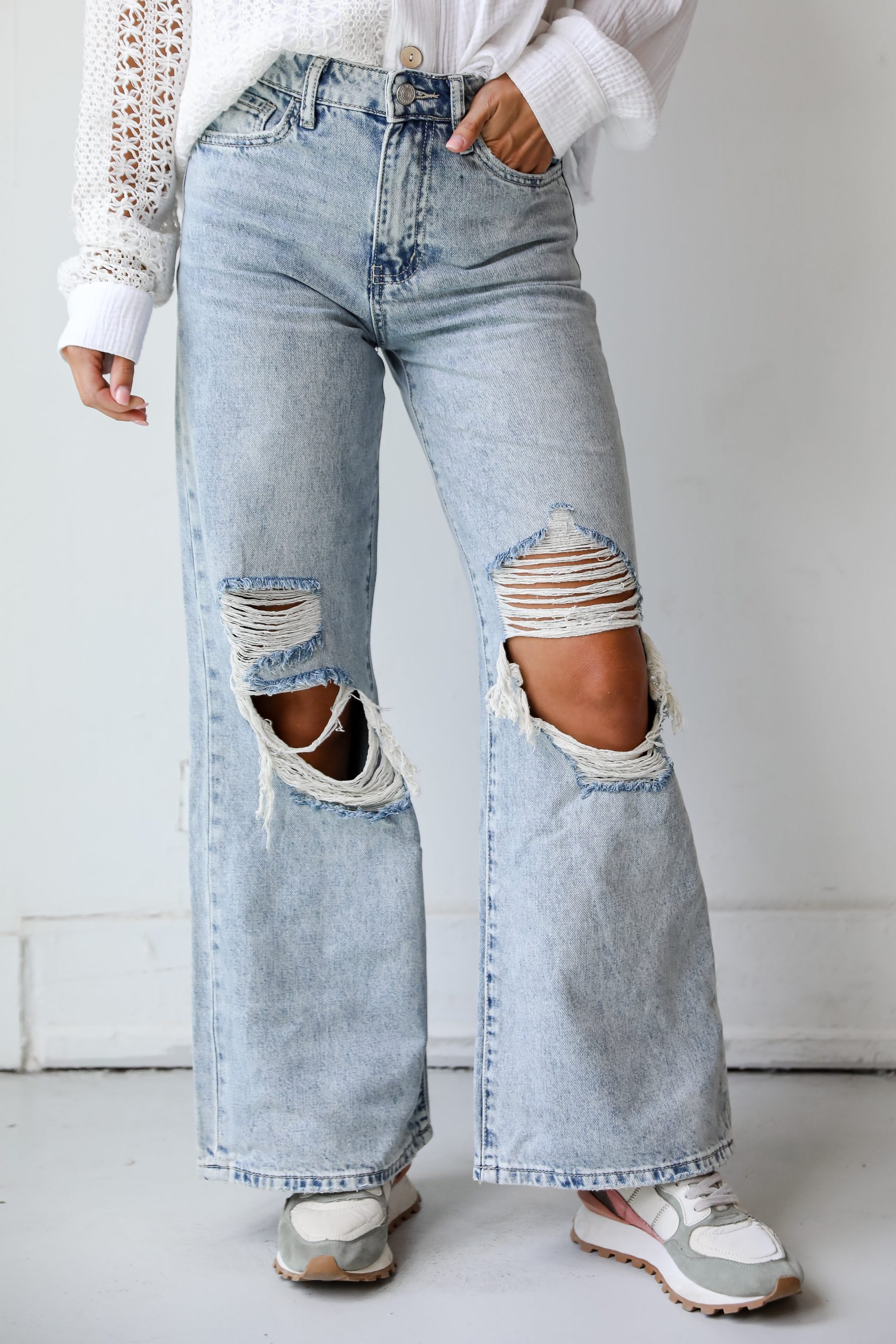 shopdressup_distressed_denim_jeans-2_46645709-ae55-422d-9599-6a8d5ff2faf6.jpg