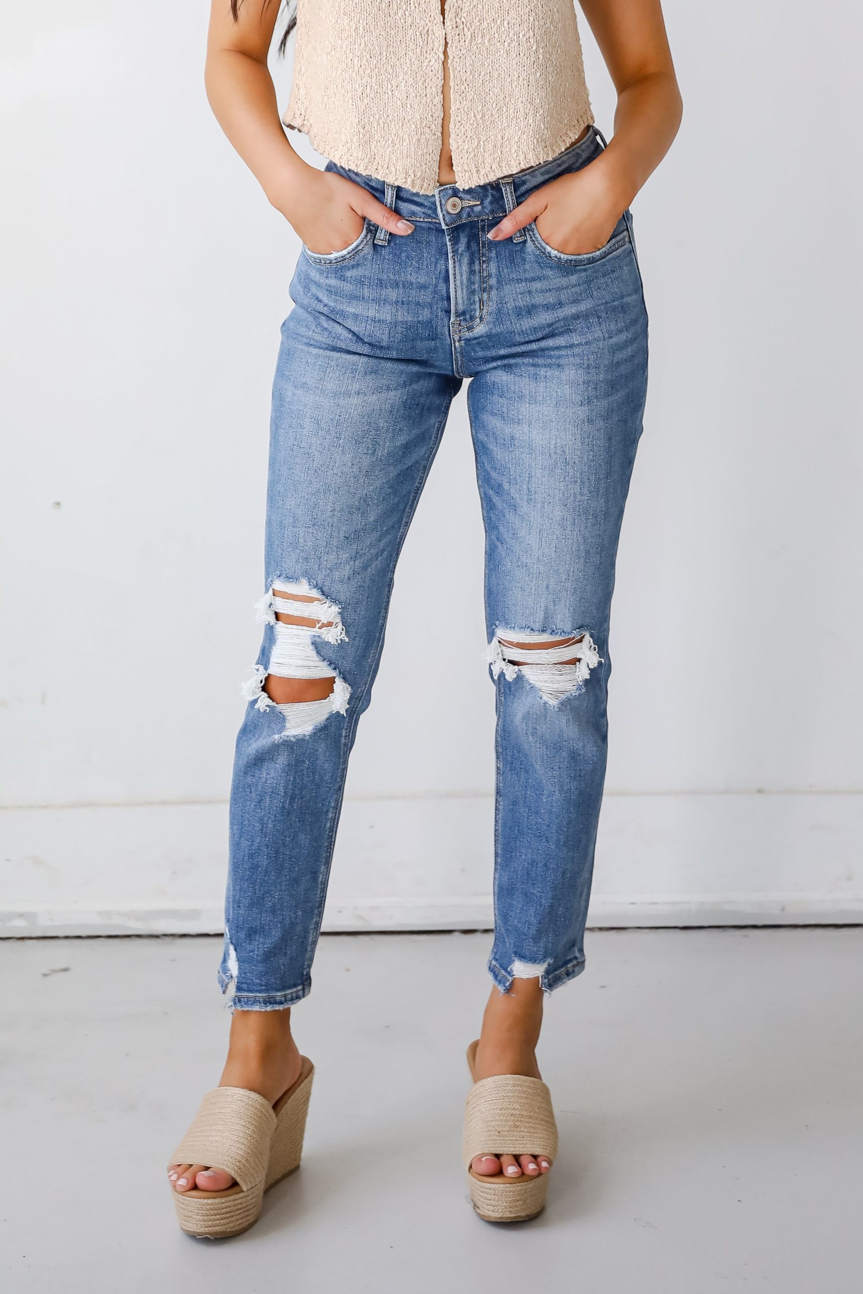 shopdressup_medium_wash_high_rise_jeans-3_71119c06-f2a4-4b06-a0da-504fd09714c3.jpg