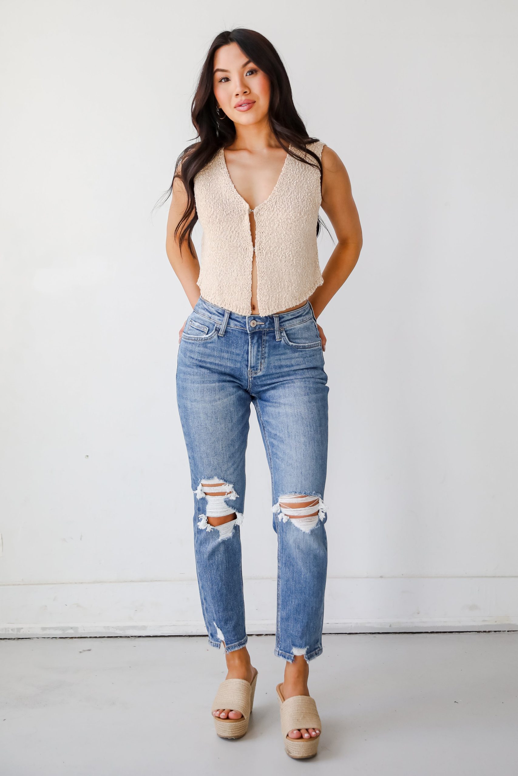shopdressup_medium_wash_high_rise_jeans-5_1ae9b930-7909-458a-be05-c3f2528a07bb.jpg