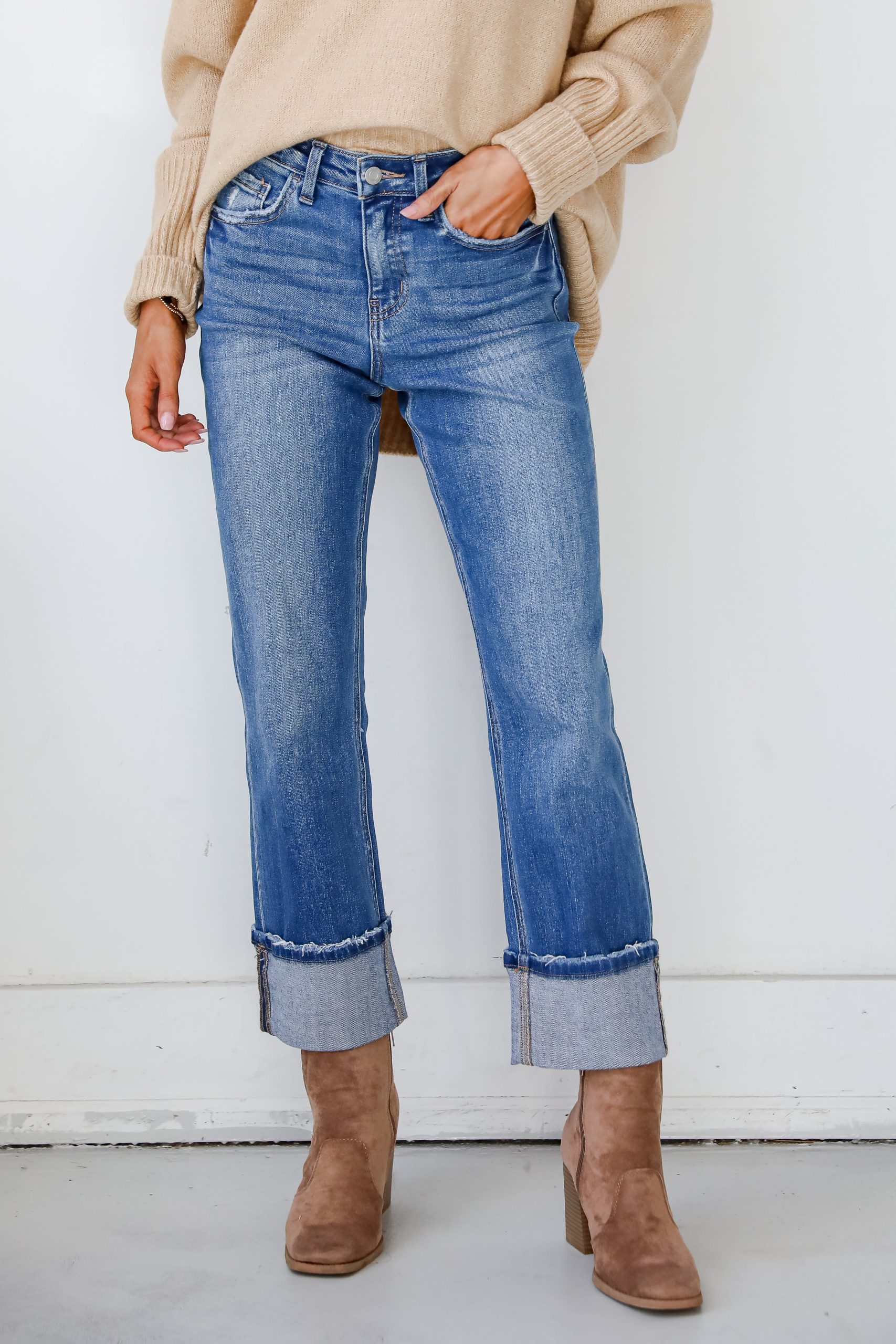 shopdressup_medium_wash_jeans-2_d5f027de-7028-4c67-a301-00888ae01002.jpg
